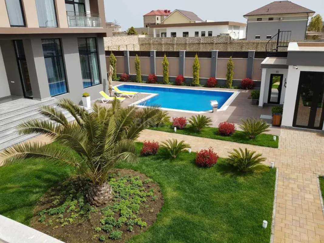 Kirayə verilir 6 otaqlı həyət evi 540 m²