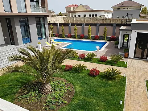 Kirayə verilir 6 otaqlı həyət evi 540 m²