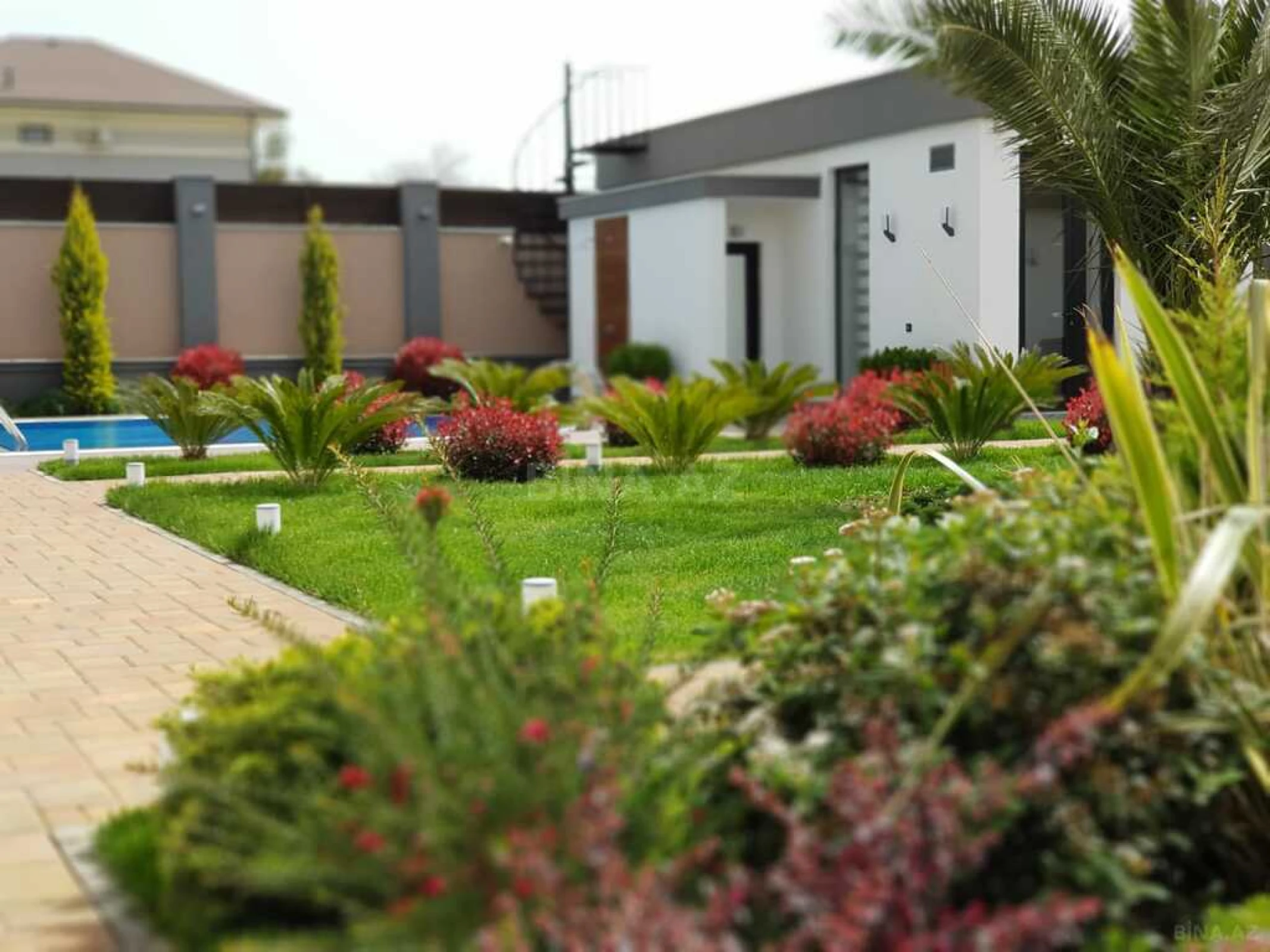 Kirayə verilir 6 otaqlı həyət evi 540 m²