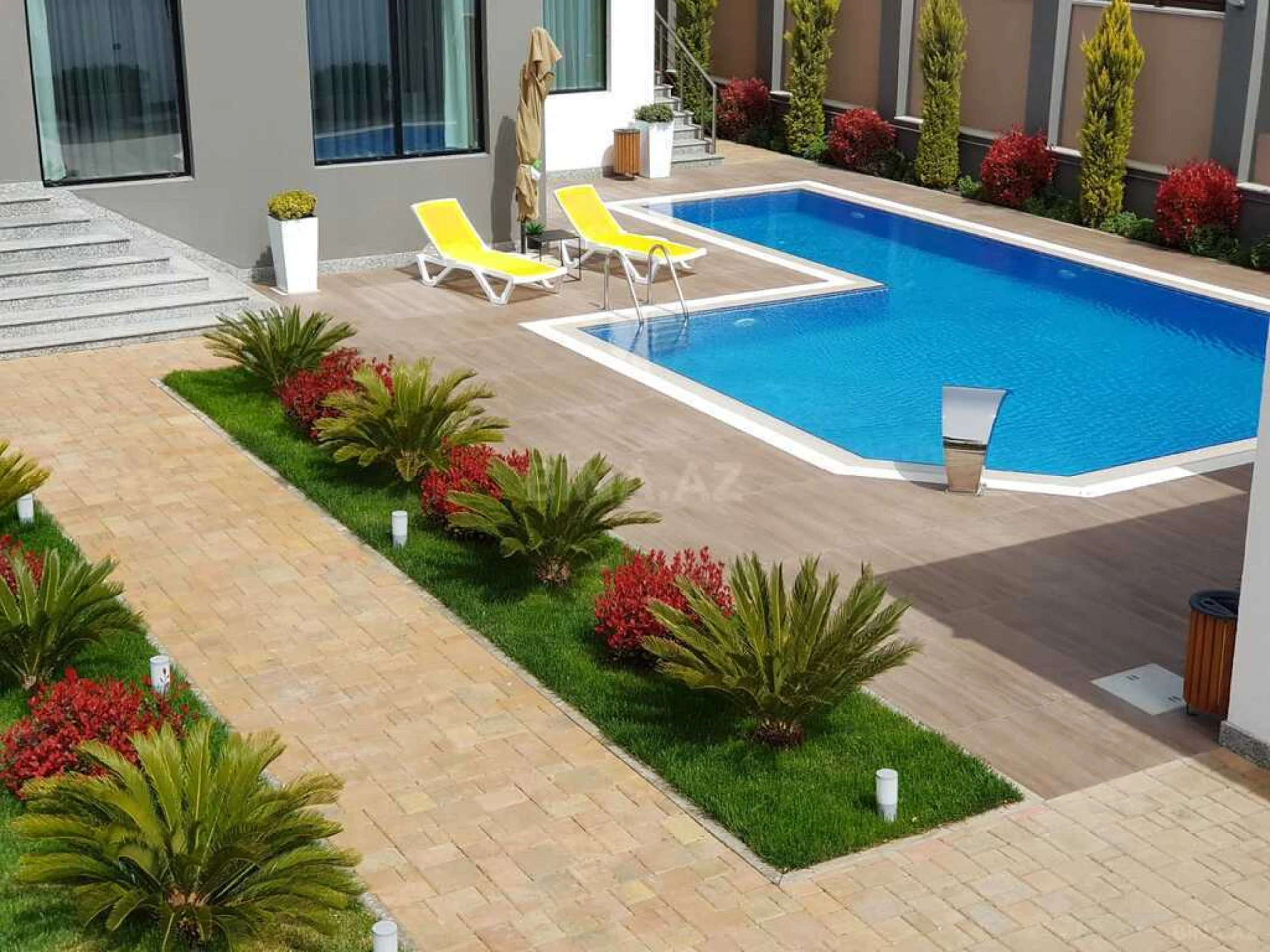 Kirayə verilir 6 otaqlı həyət evi 540 m²