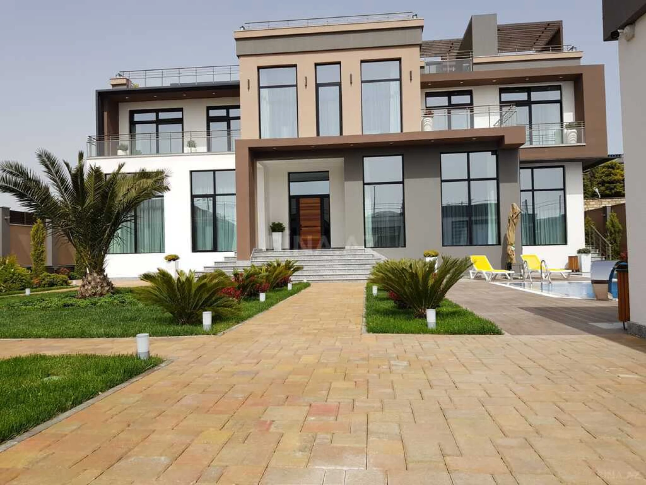 Kirayə verilir 6 otaqlı həyət evi 540 m²