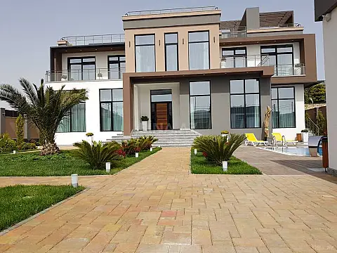 Kirayə verilir 6 otaqlı həyət evi 540 m²