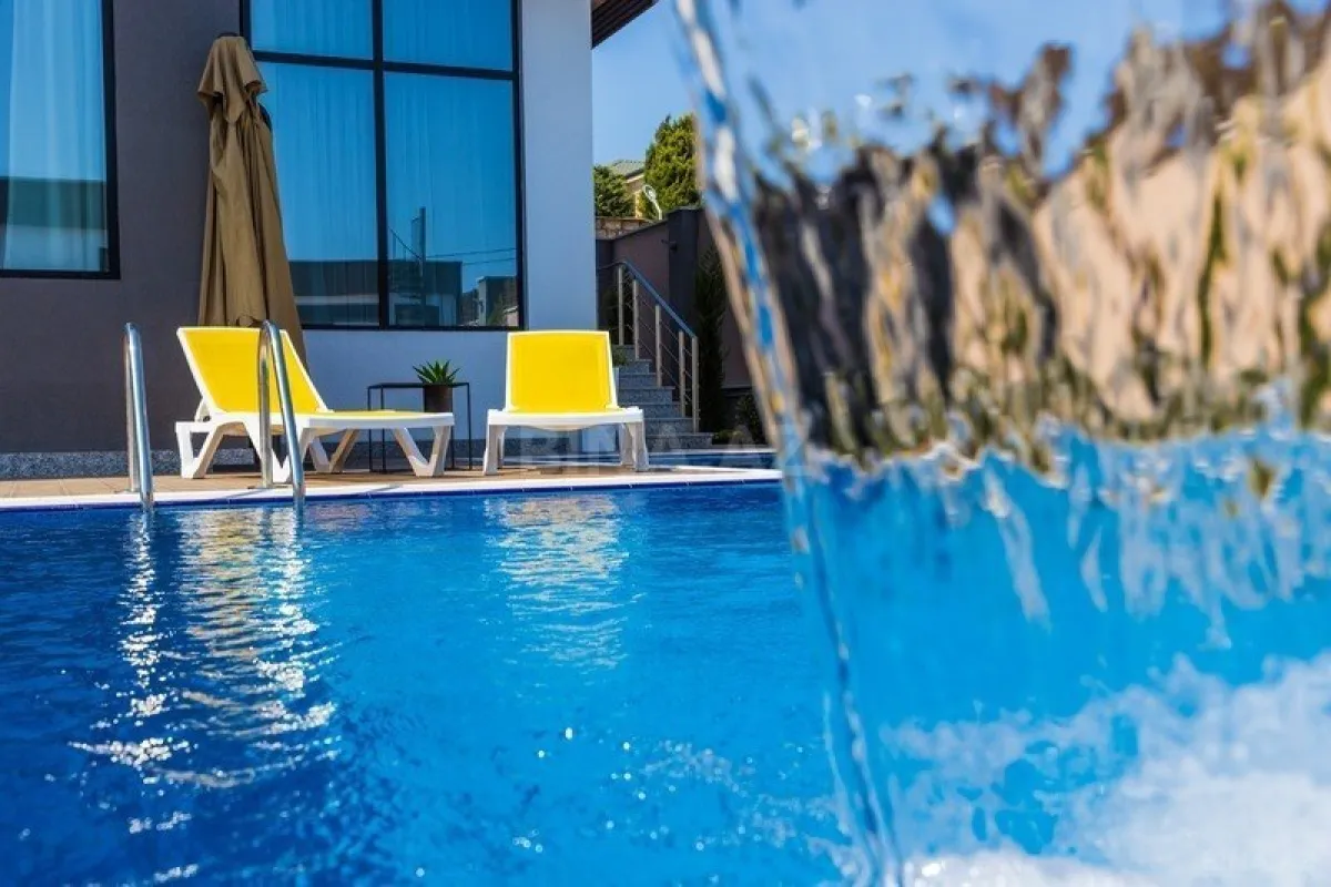 Kirayə verilir 6 otaqlı həyət evi 540 m²