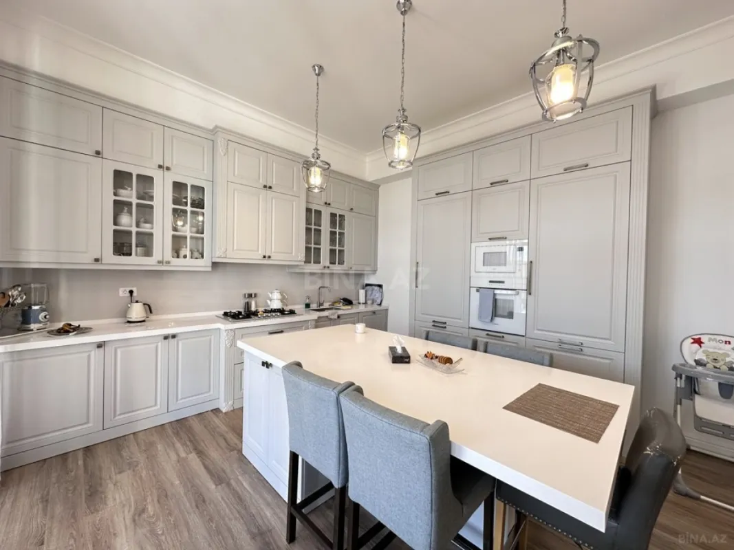 Kirayə verilir 6 otaqlı həyət evi 540 m²