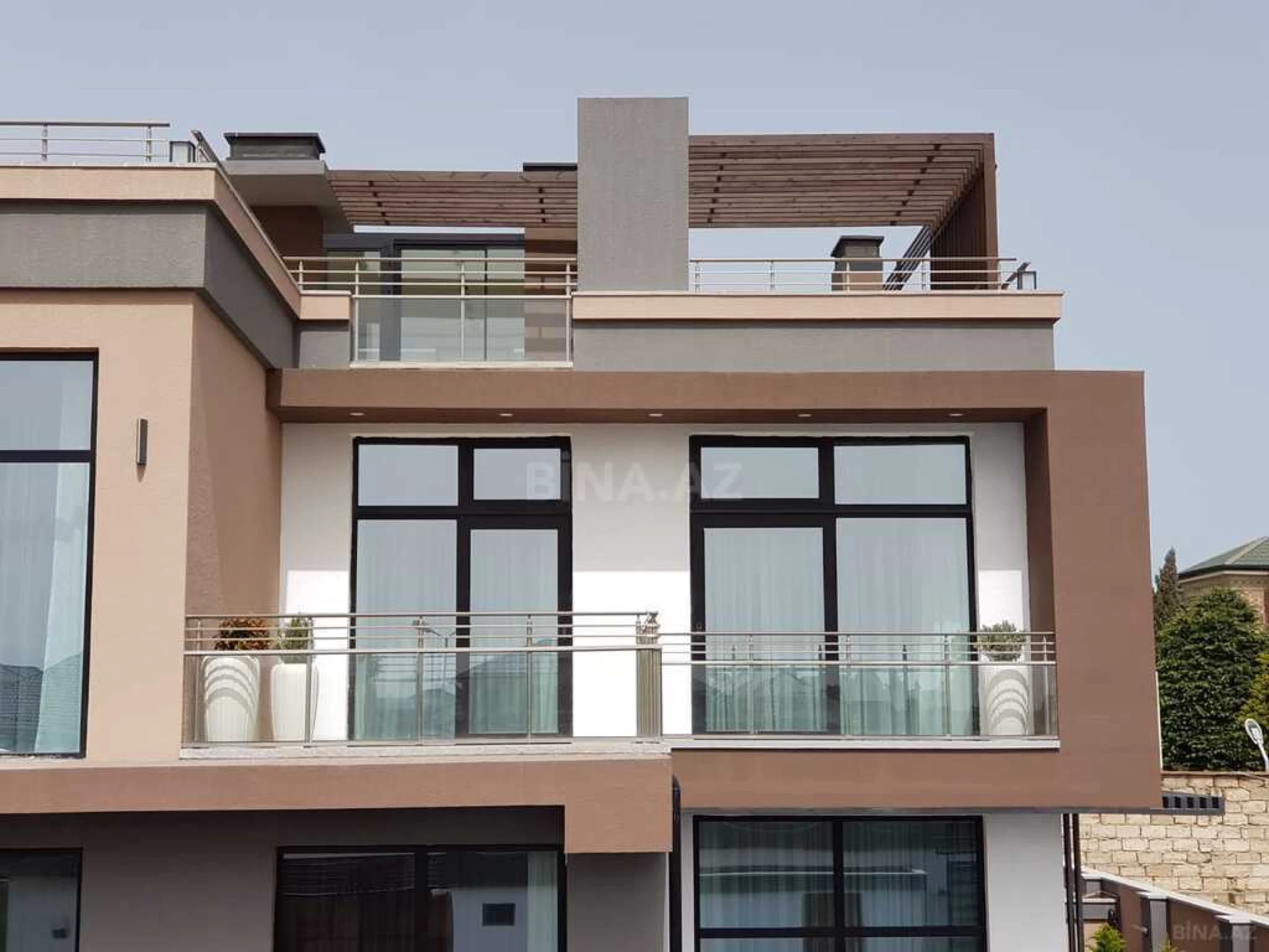 Kirayə verilir 6 otaqlı həyət evi 540 m²