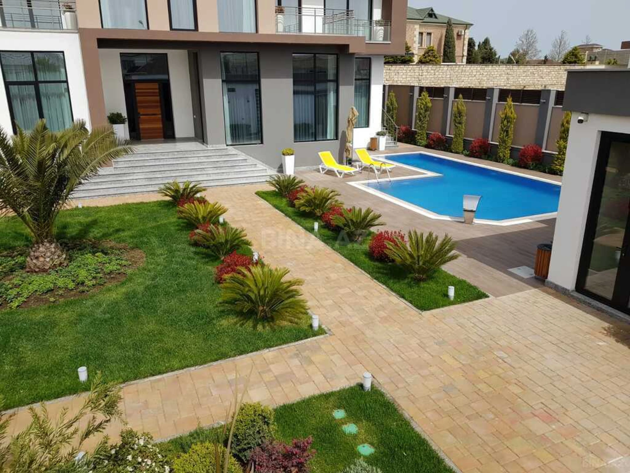 Kirayə verilir 6 otaqlı həyət evi 540 m²