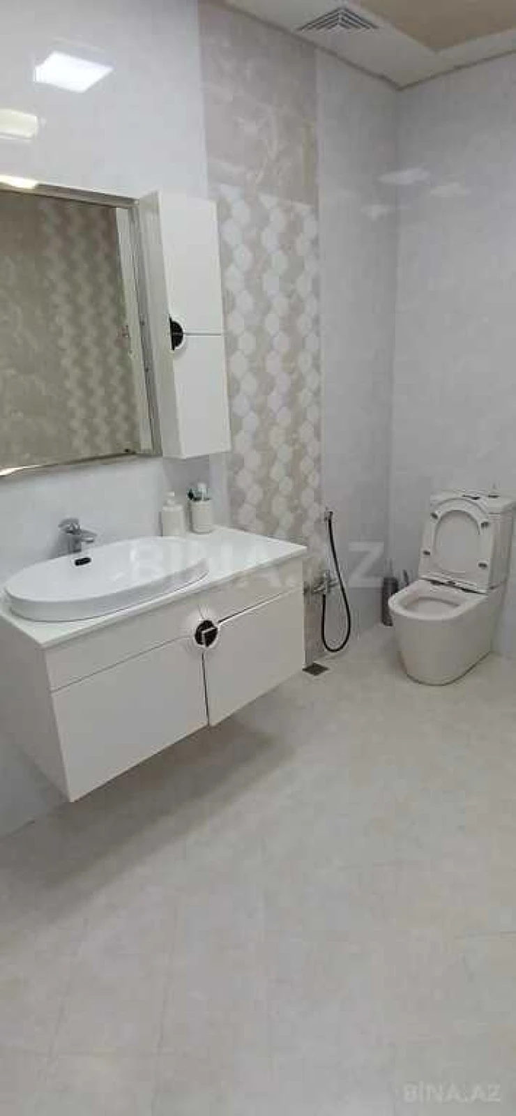 Satılır 3 otaqlı mənzil 125 m²