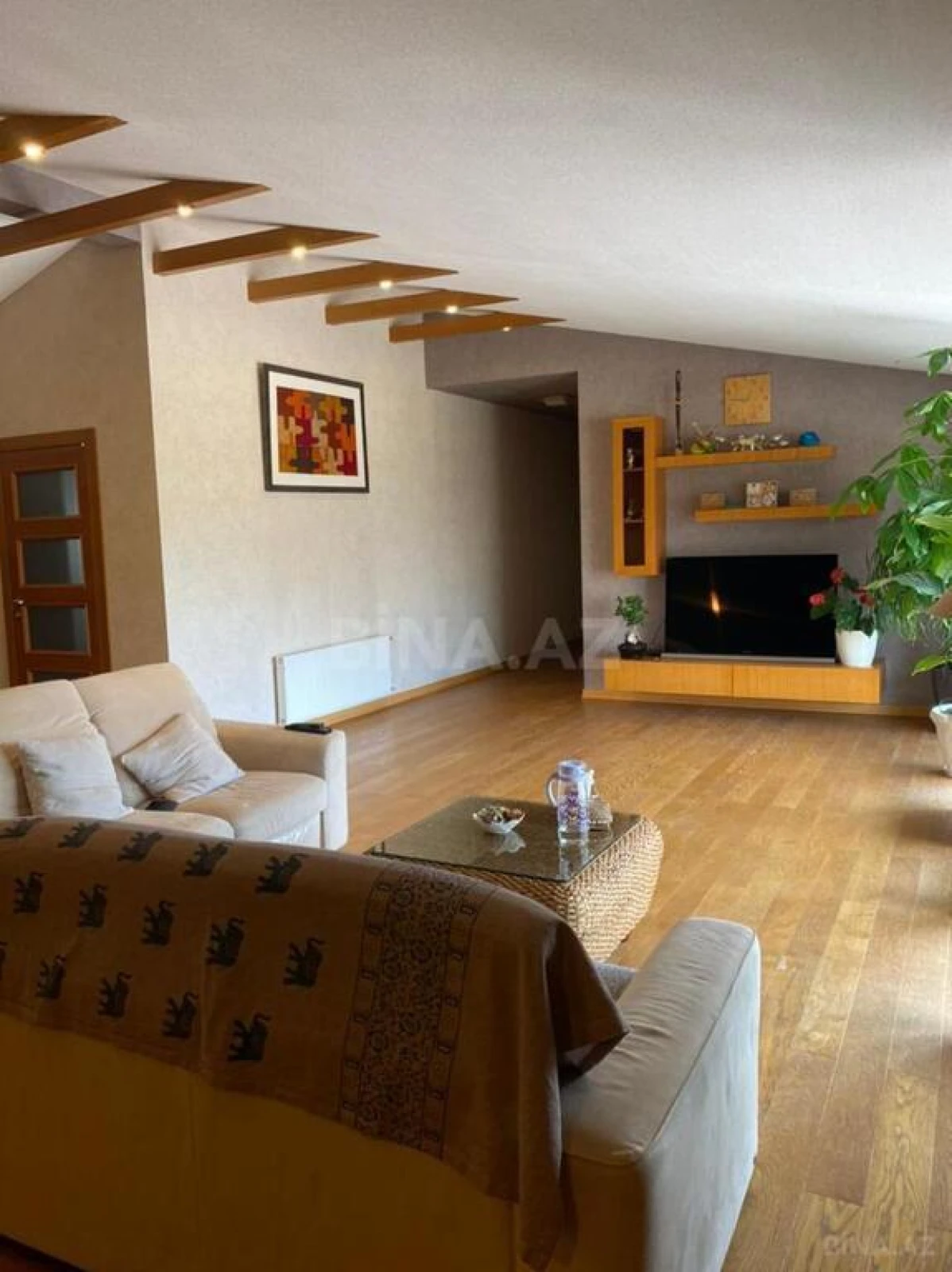 Kirayə verilir 6 otaqlı həyət evi 500 m²