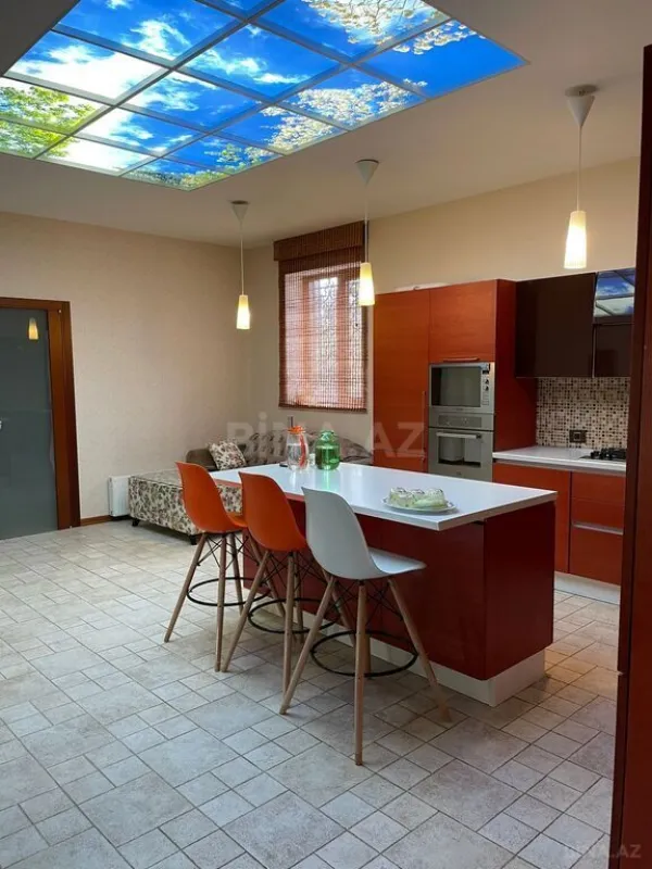 Kirayə verilir 6 otaqlı həyət evi 500 m²