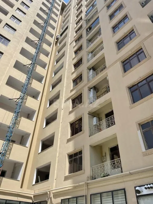 Satılır 4 otaqlı mənzil 210 m²