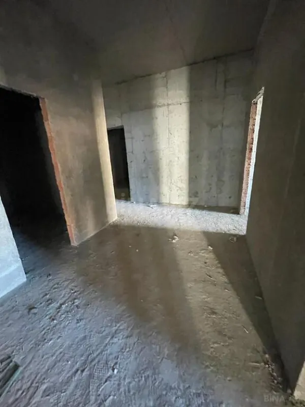 Satılır 4 otaqlı mənzil 210 m²