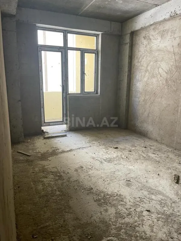 Satılır 4 otaqlı mənzil 210 m²