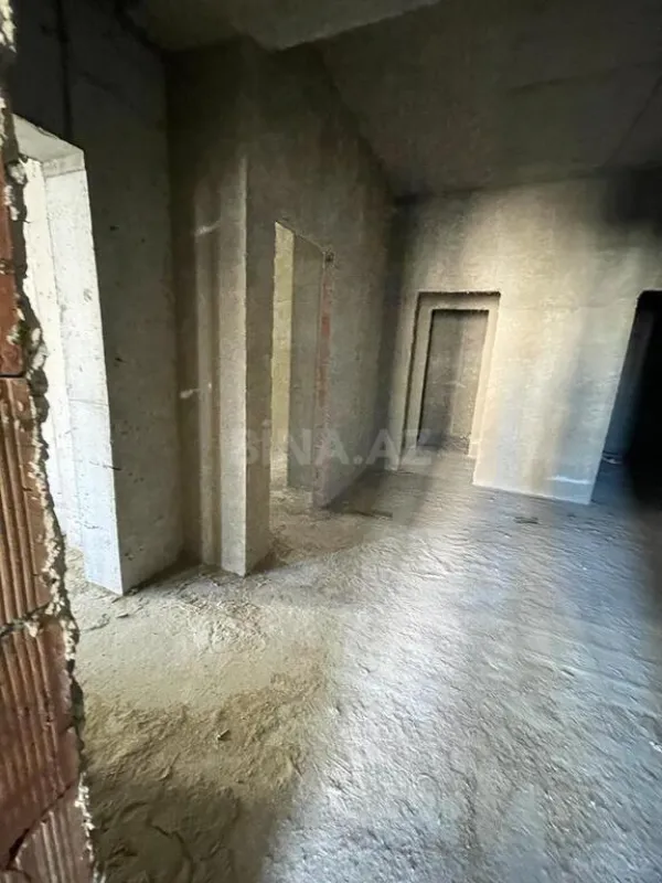 Satılır 4 otaqlı mənzil 210 m²