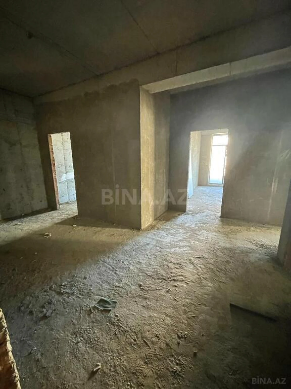 Satılır 4 otaqlı mənzil 210 m²
