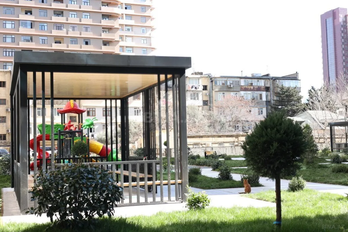 Satılır 5 otaqlı mənzil 267.5 m²
