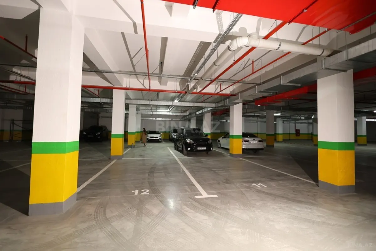 Satılır 5 otaqlı mənzil 267.5 m²