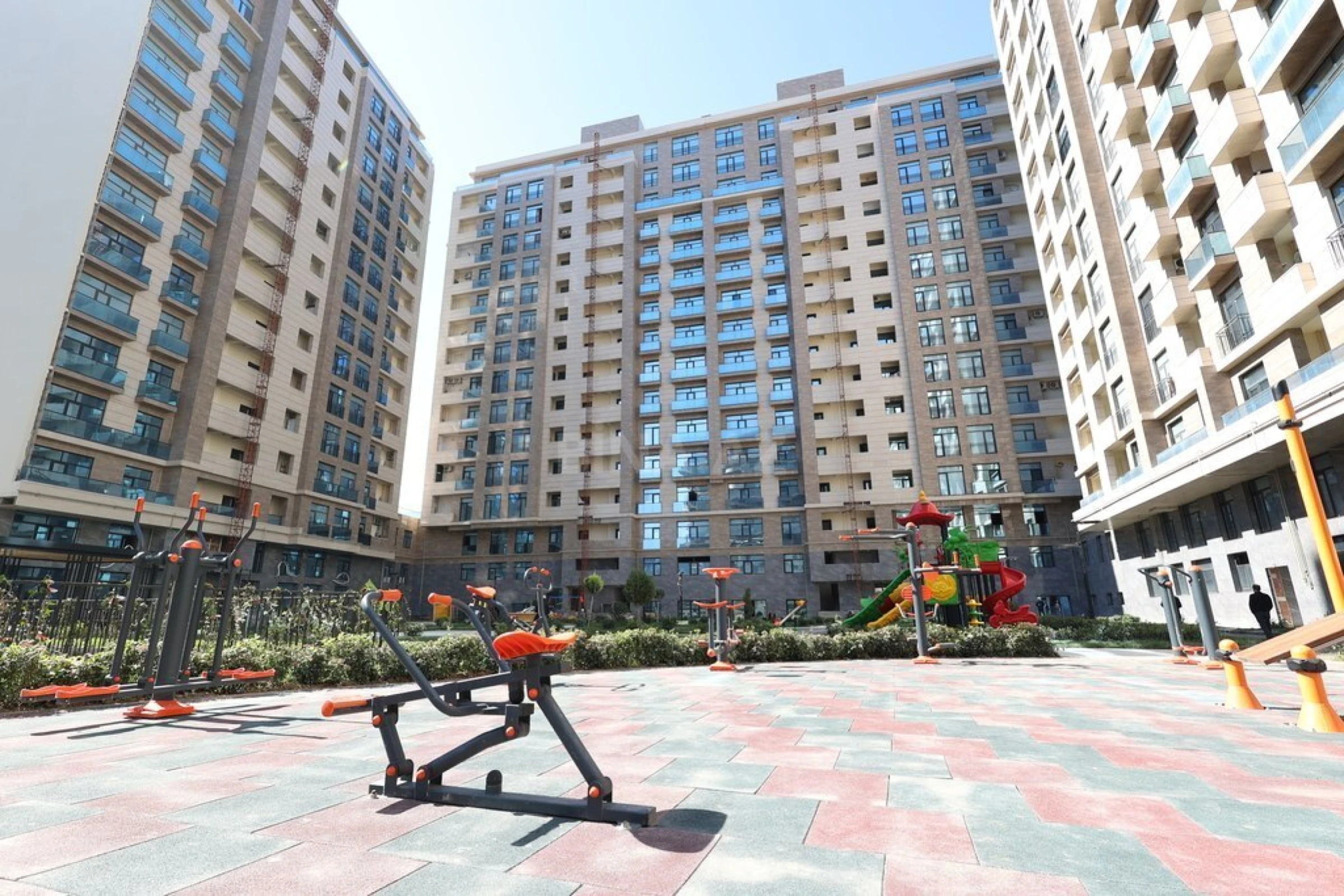 Satılır 5 otaqlı mənzil 267.5 m²