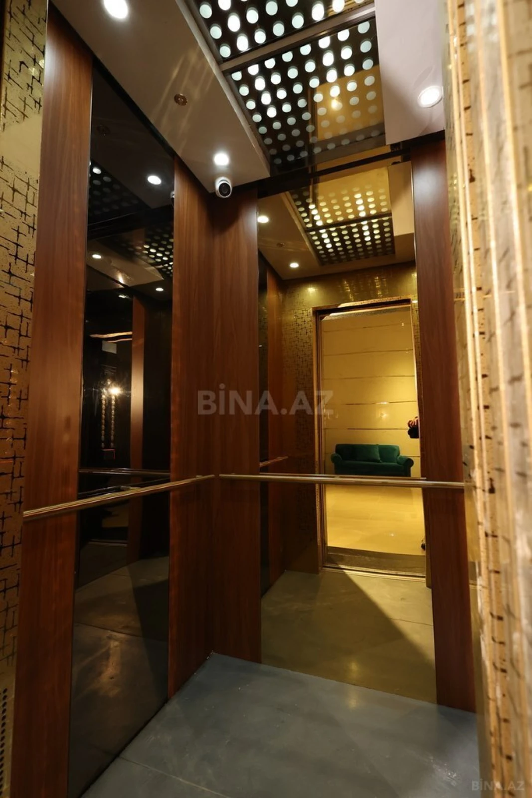 Satılır 5 otaqlı mənzil 267.5 m²