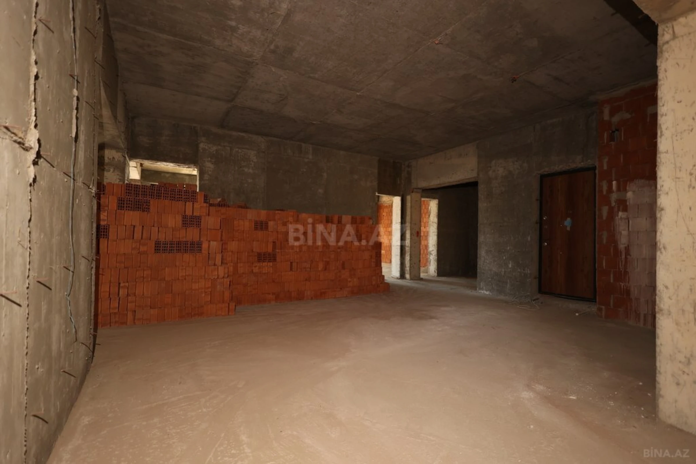 Satılır 5 otaqlı mənzil 267.5 m²