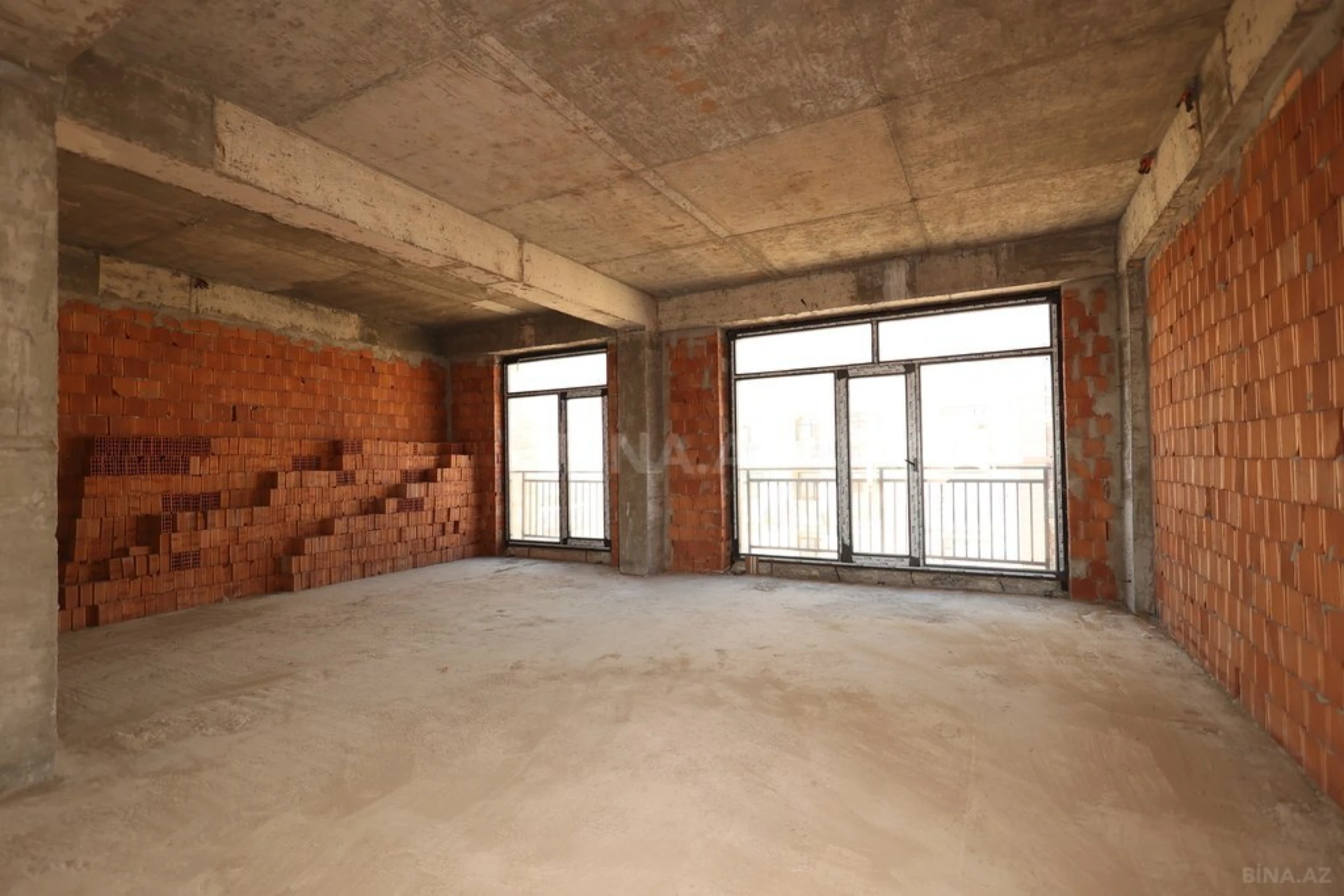 Satılır 5 otaqlı mənzil 267.5 m²