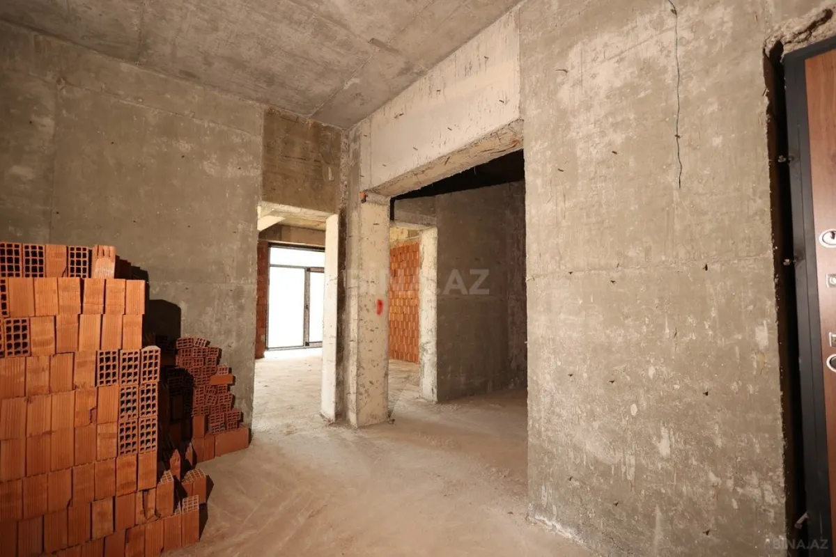 Satılır 5 otaqlı mənzil 267.5 m²