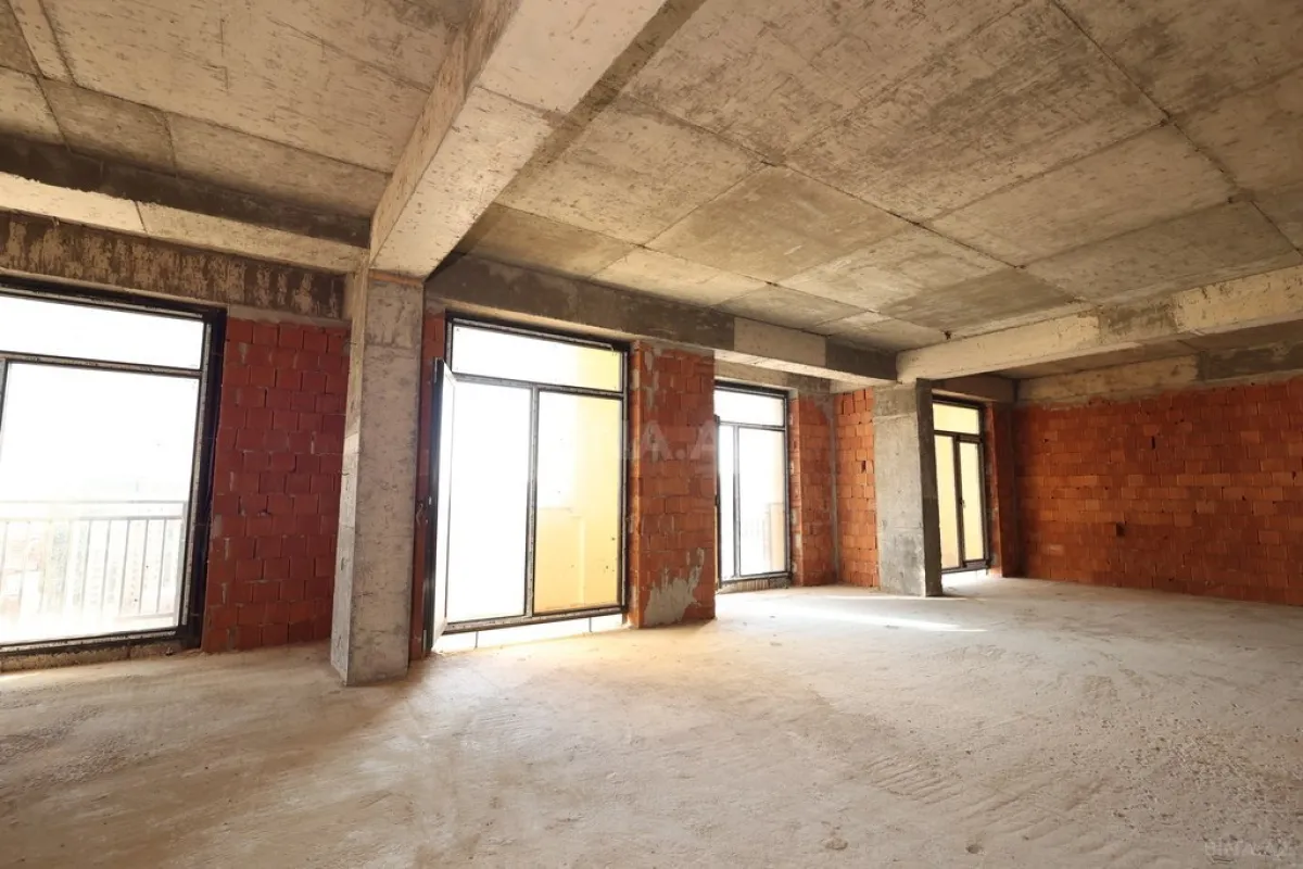 Satılır 5 otaqlı mənzil 267.5 m²