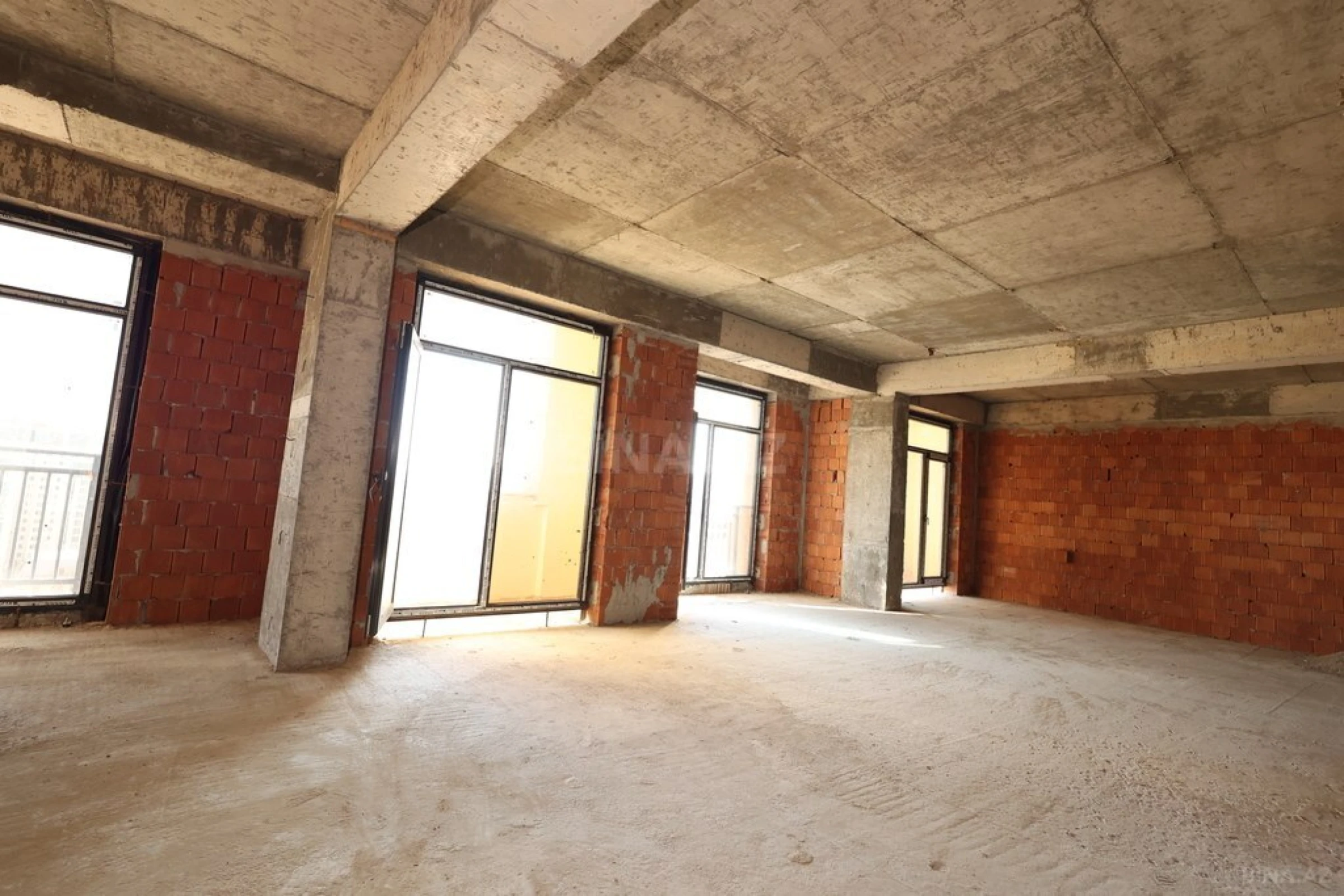Satılır 5 otaqlı mənzil 267.5 m²