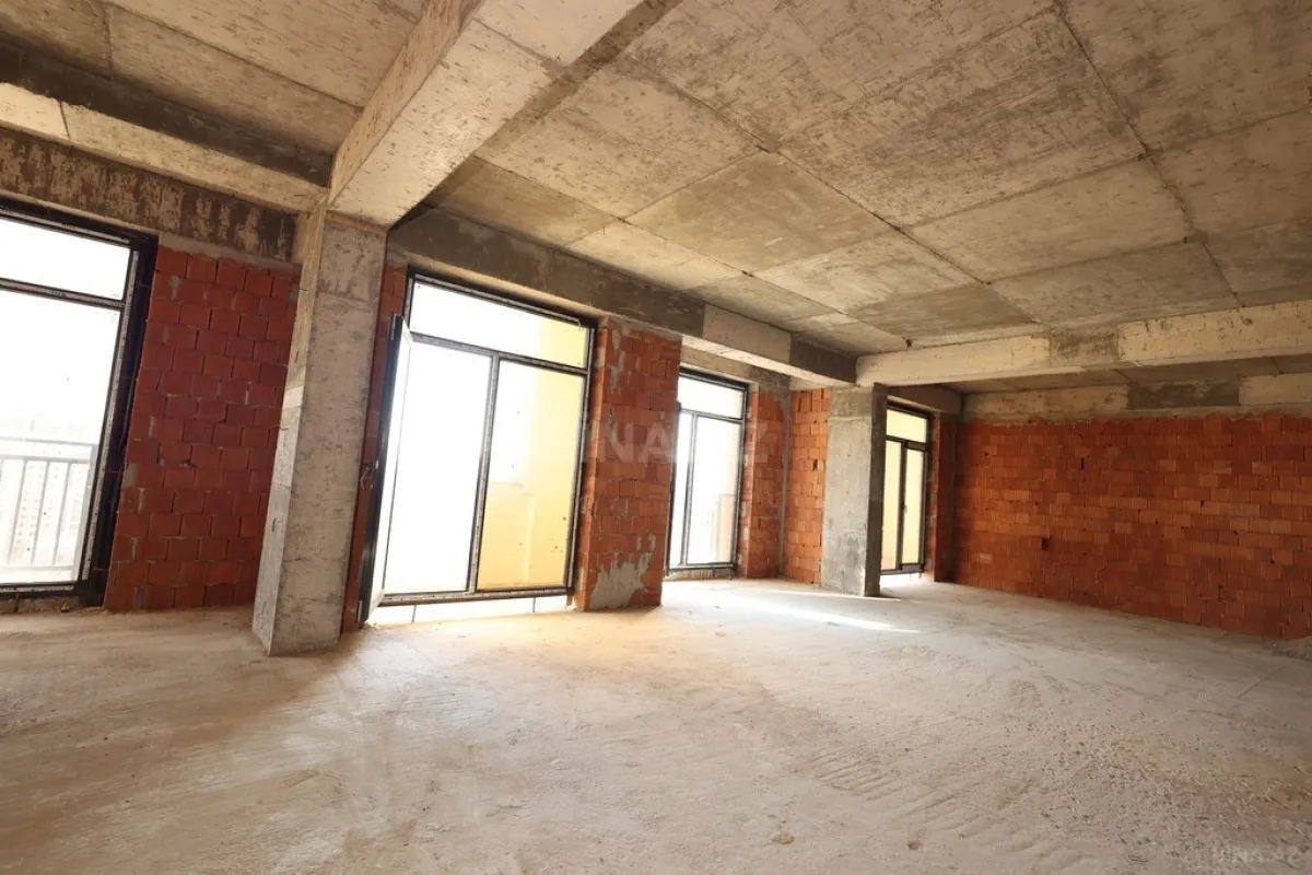 Satılır 5 otaqlı mənzil 267.5 m²