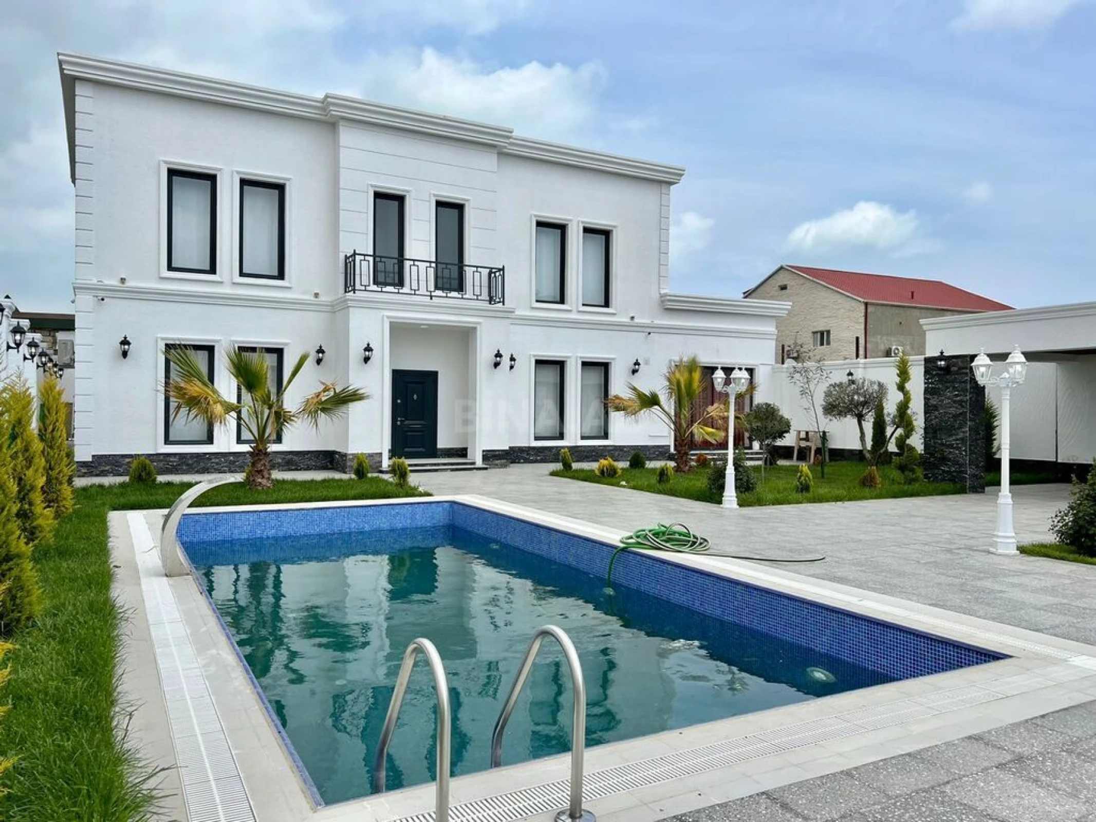 Satılır həyət evi 280 m²