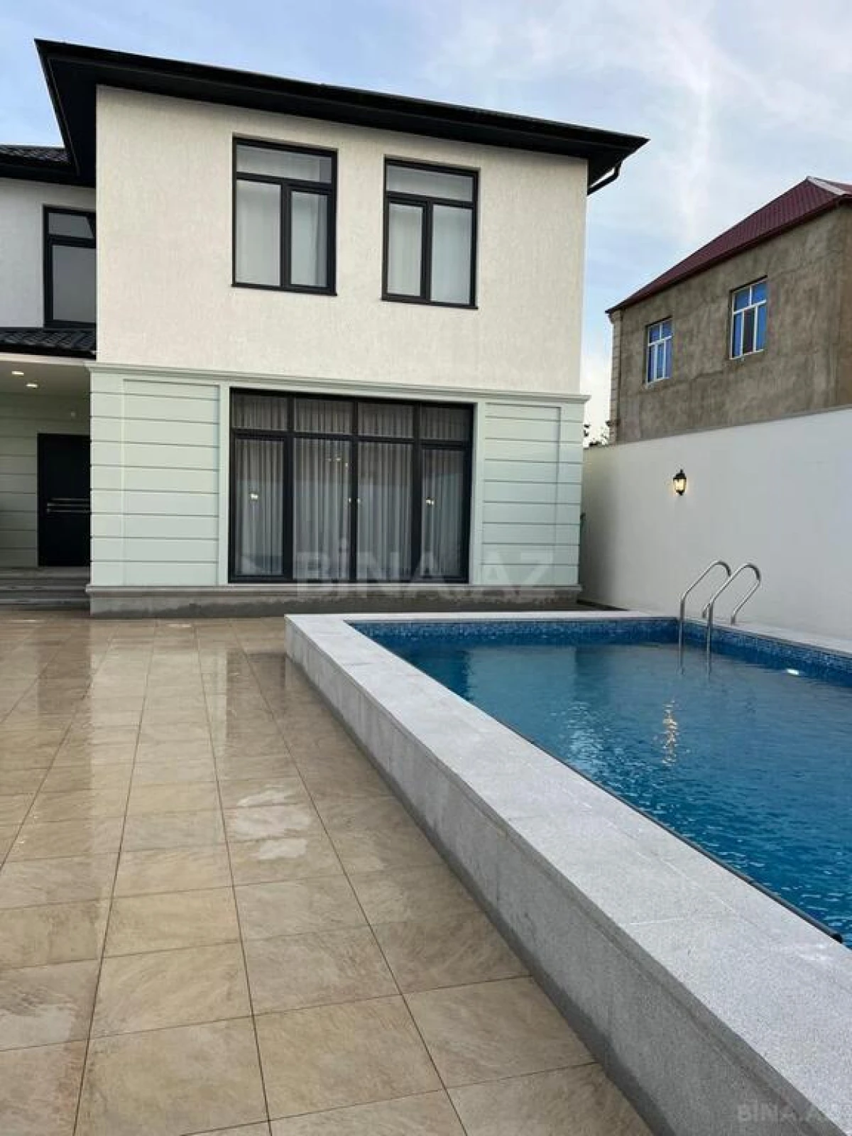 Kirayə verilir 5 otaqlı həyət evi 300 m²
