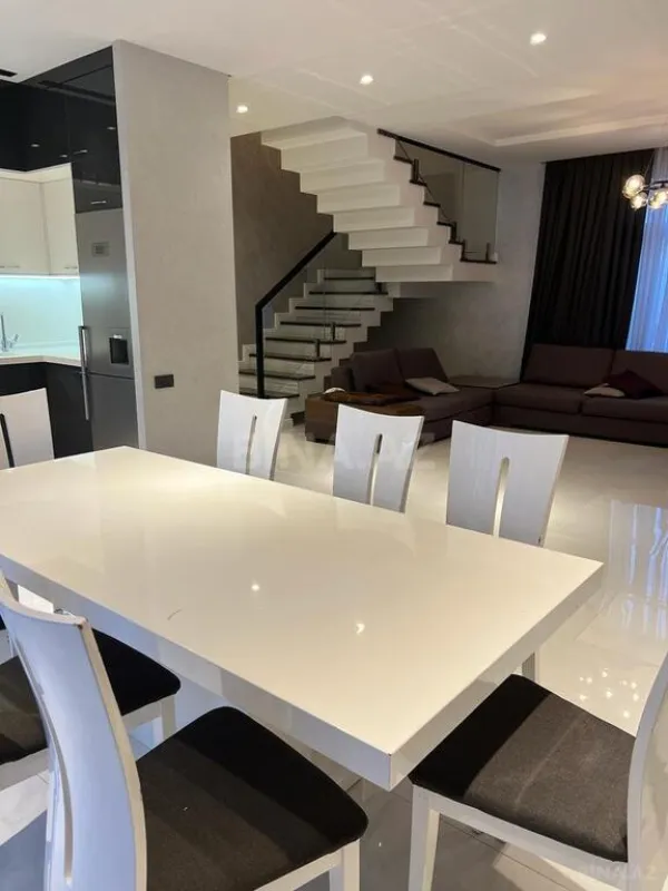 Kirayə verilir 5 otaqlı həyət evi 300 m²