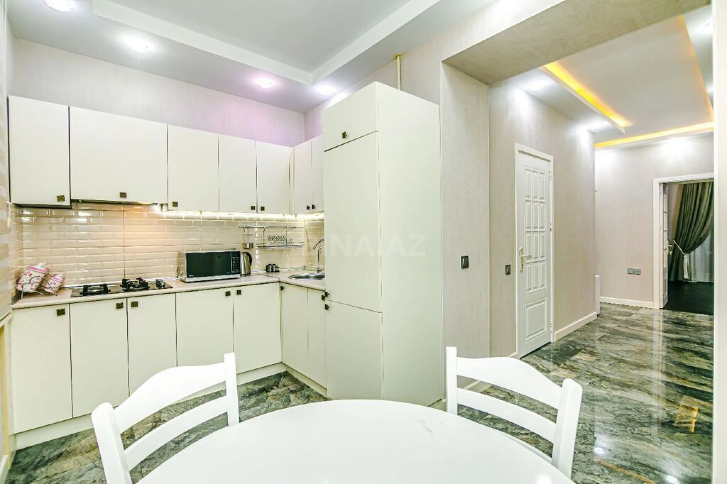 Kirayə verilir 2 otaqlı mənzil 75 m²