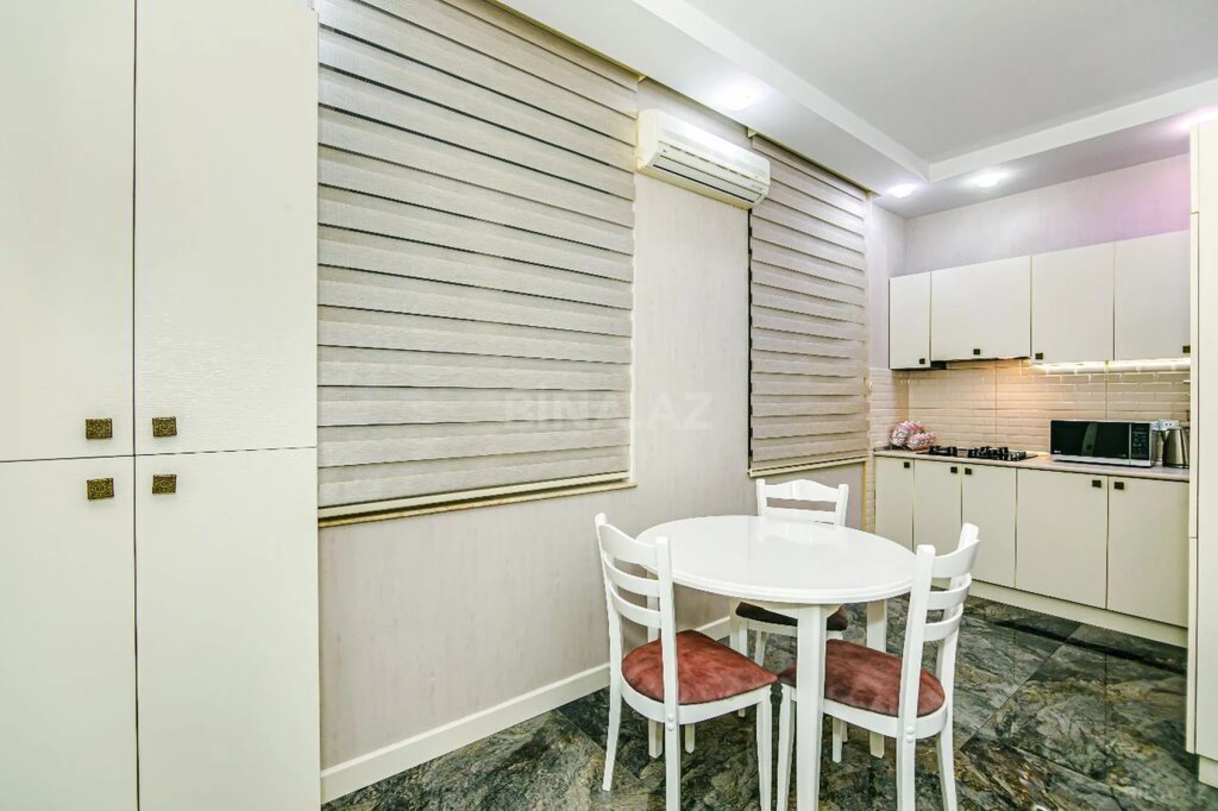 Kirayə verilir 2 otaqlı mənzil 75 m²