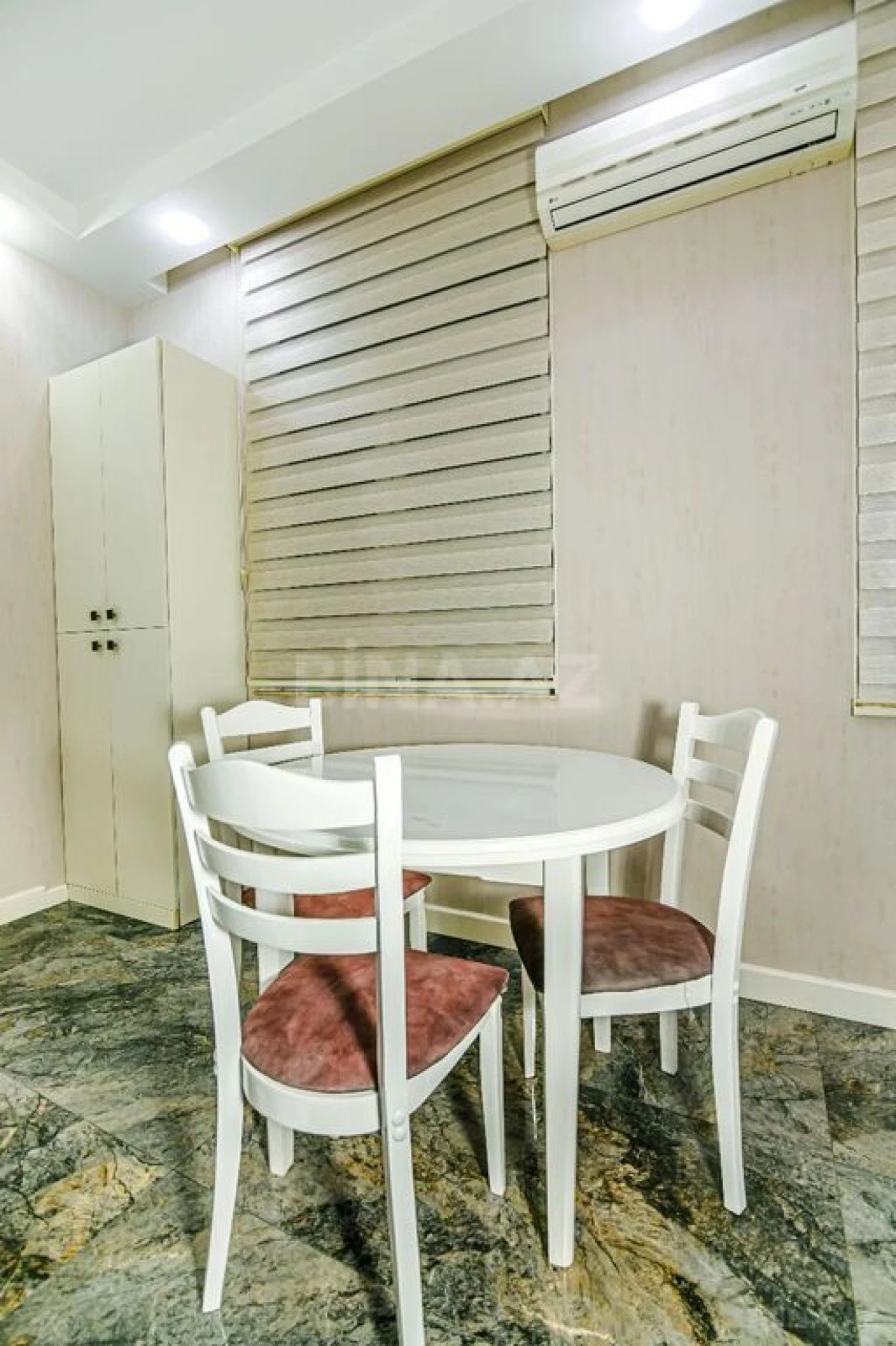 Kirayə verilir 2 otaqlı mənzil 75 m²