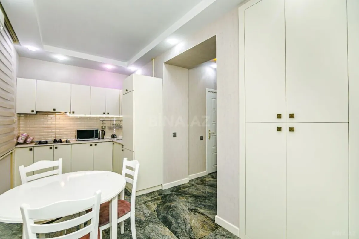 Kirayə verilir 2 otaqlı mənzil 75 m²