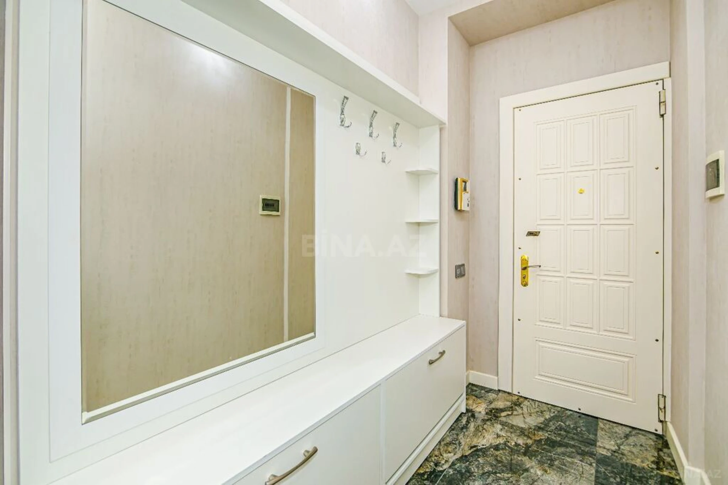 Kirayə verilir 2 otaqlı mənzil 75 m²