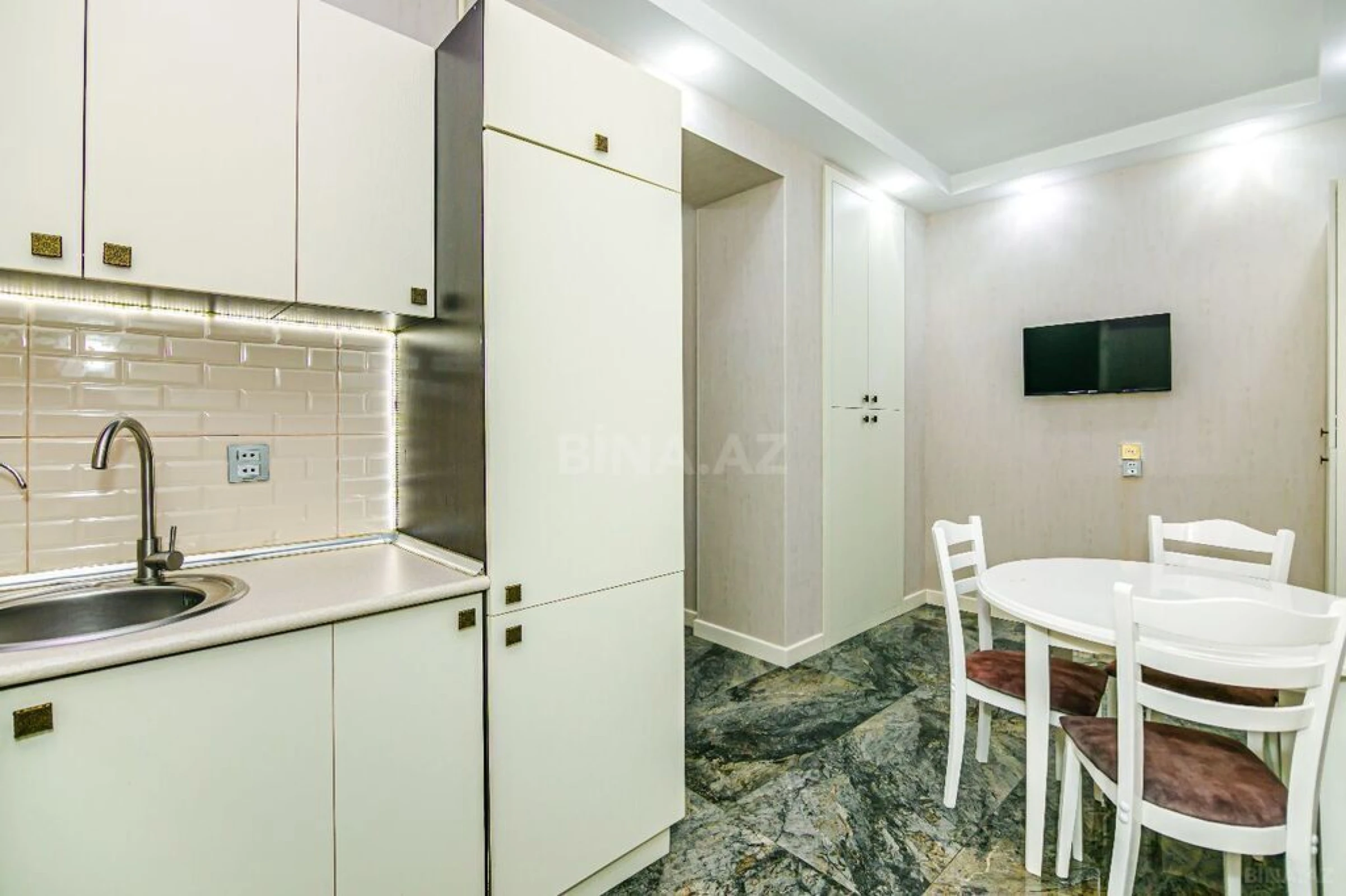 Kirayə verilir 2 otaqlı mənzil 75 m²