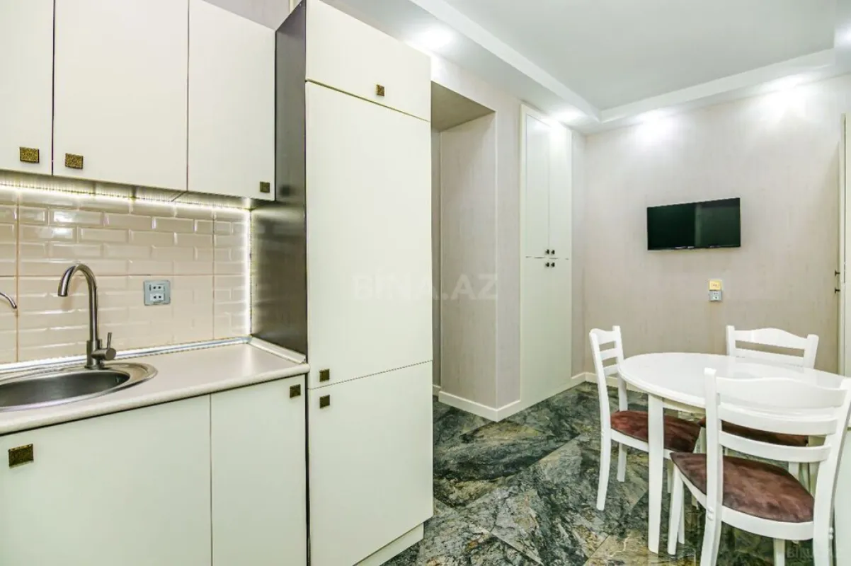 Kirayə verilir 2 otaqlı mənzil 75 m²
