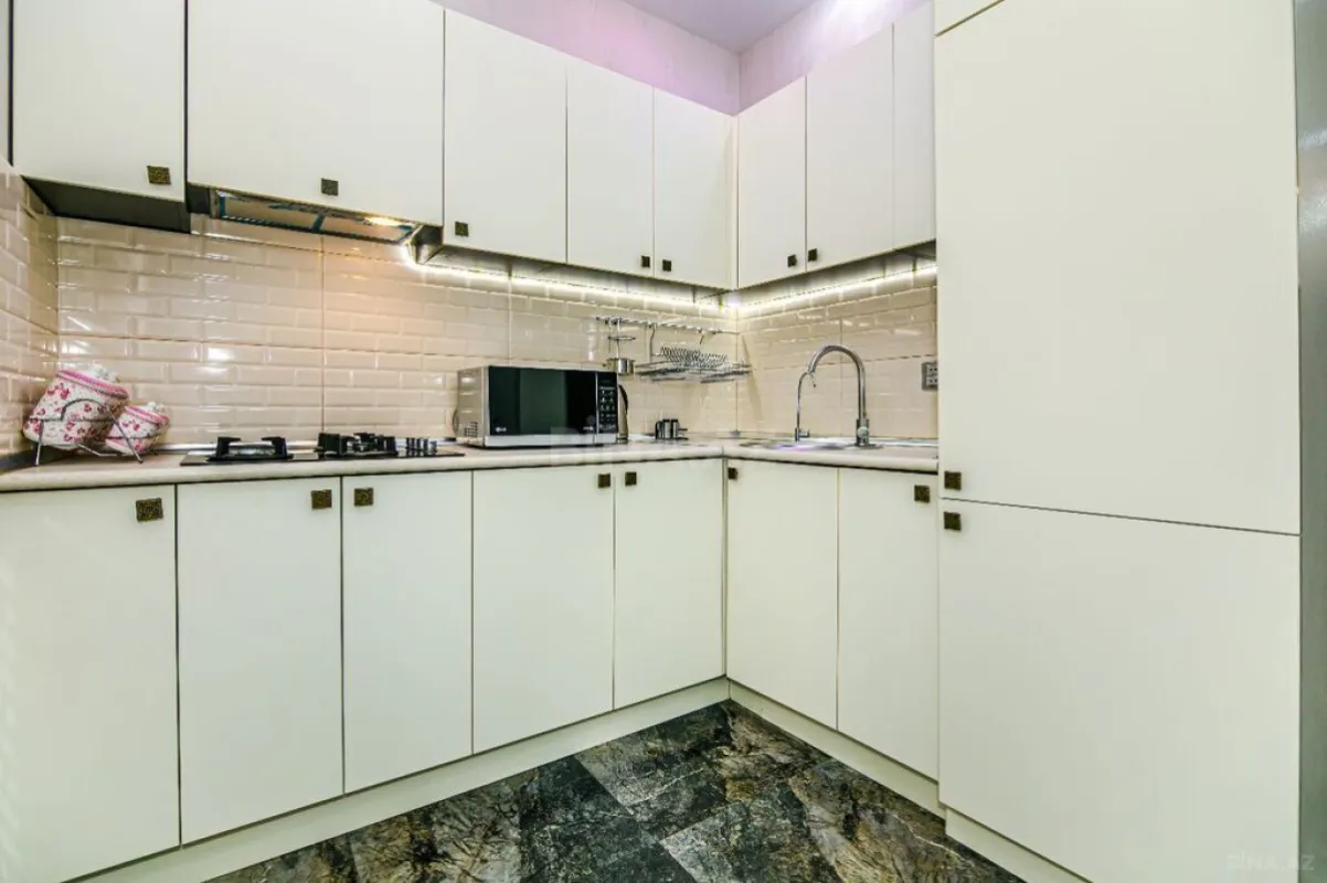 Kirayə verilir 2 otaqlı mənzil 75 m²