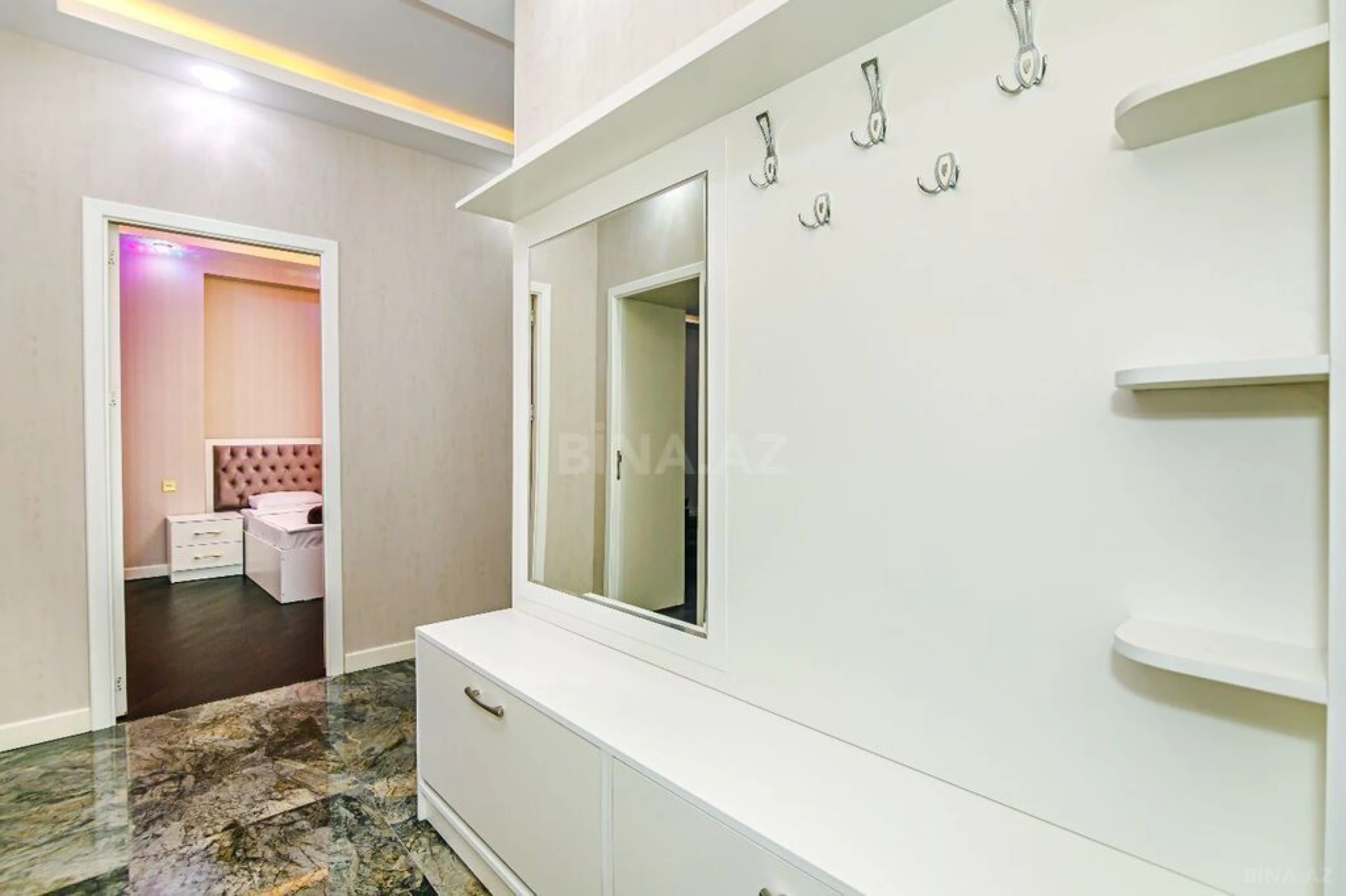 Kirayə verilir 2 otaqlı mənzil 75 m²