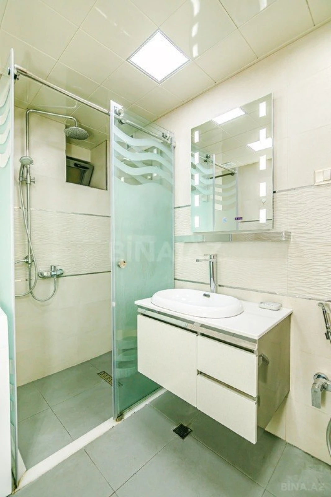 Kirayə verilir 3 otaqlı mənzil 120 m²