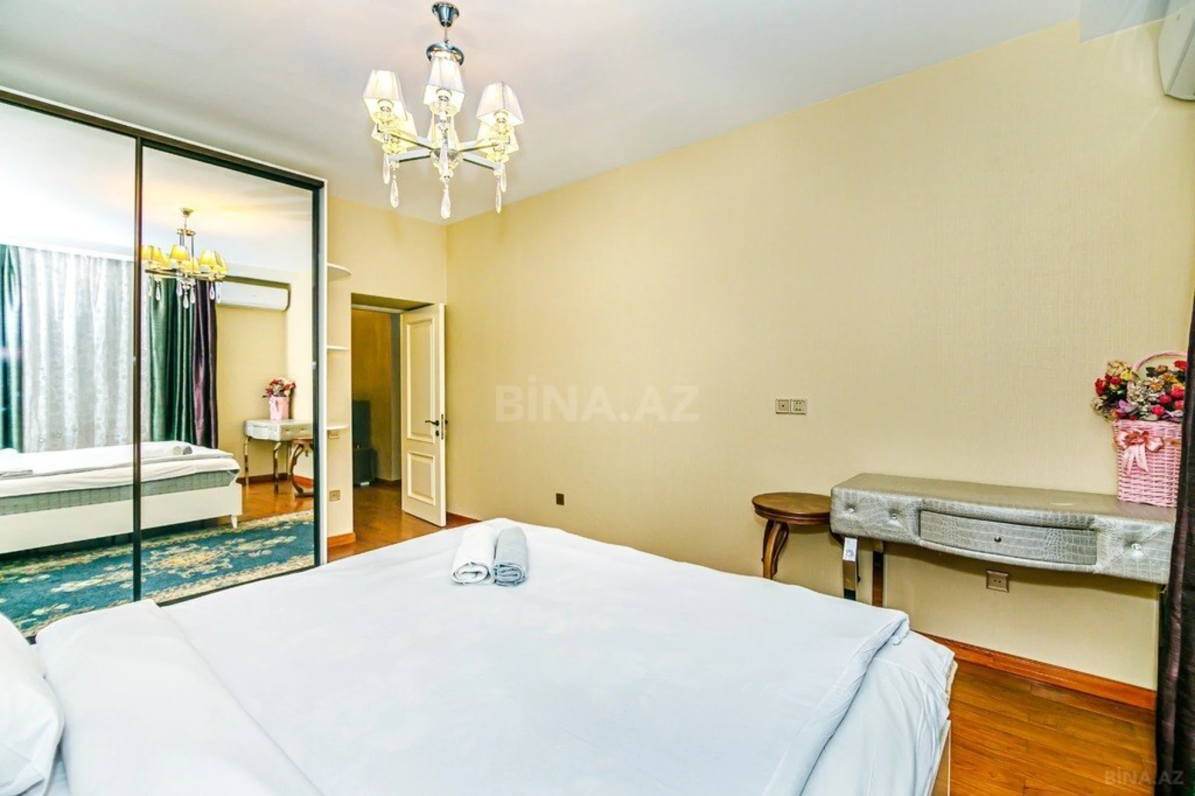 Kirayə verilir 3 otaqlı mənzil 120 m²