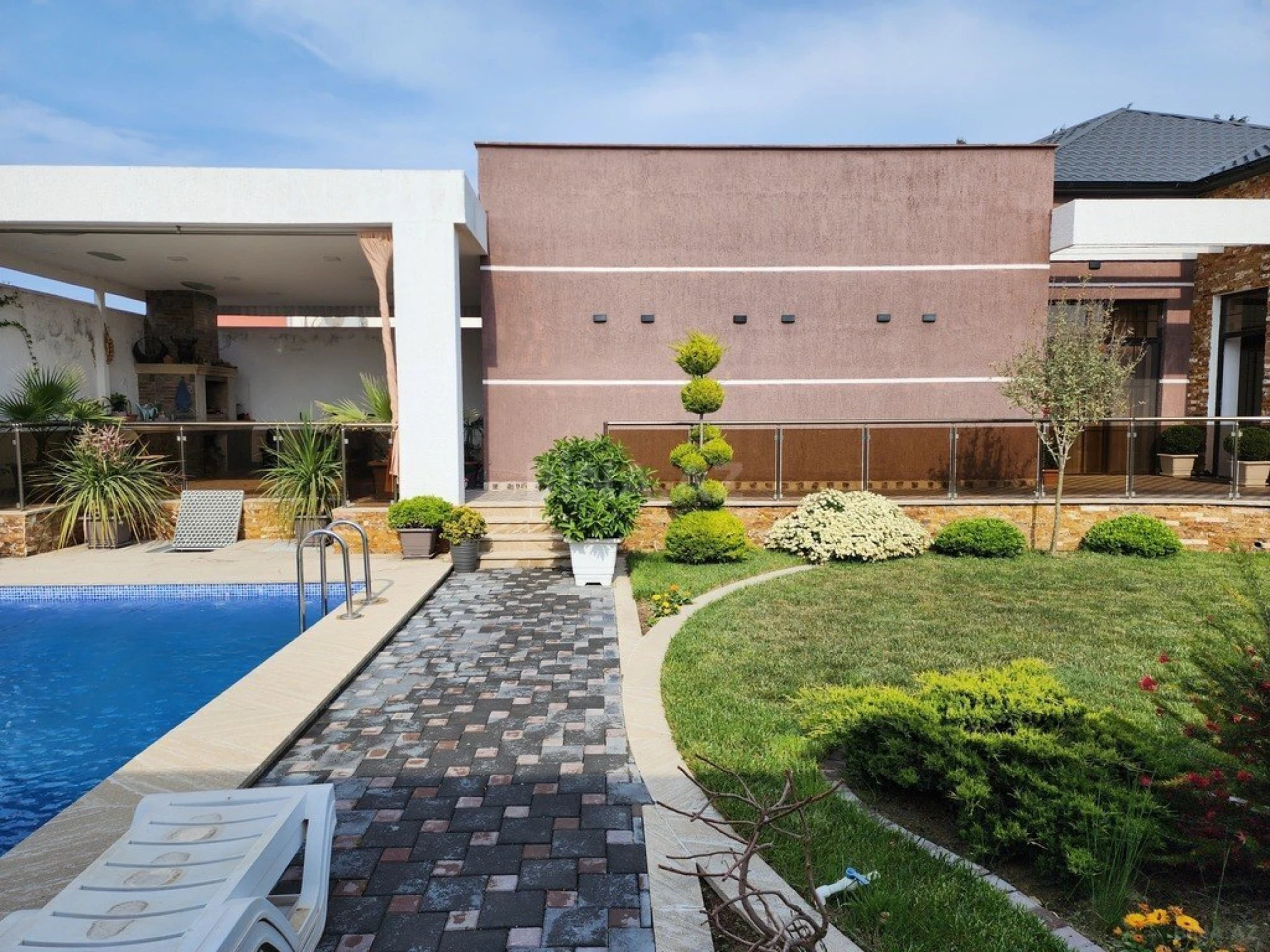 Kirayə verilir 4 otaqlı həyət evi 240 m²
