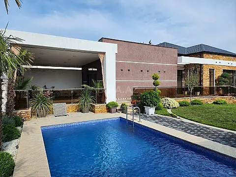 Kirayə verilir 4 otaqlı həyət evi 240 m²