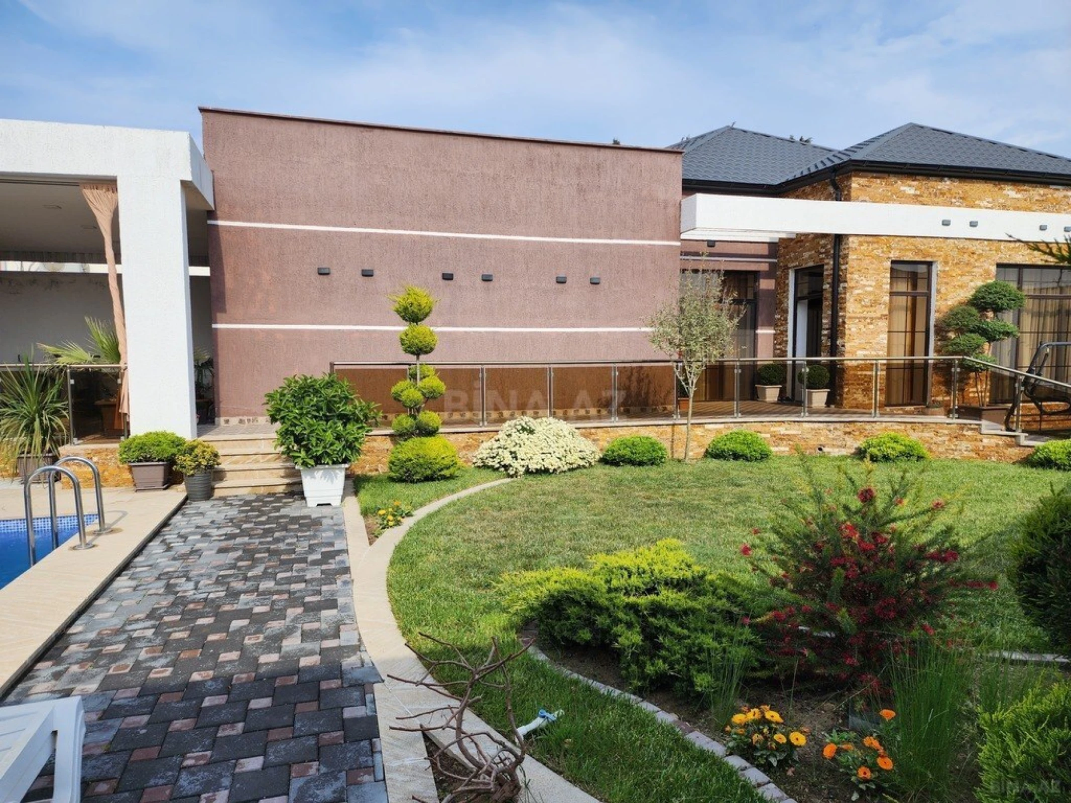 Kirayə verilir 4 otaqlı həyət evi 240 m²