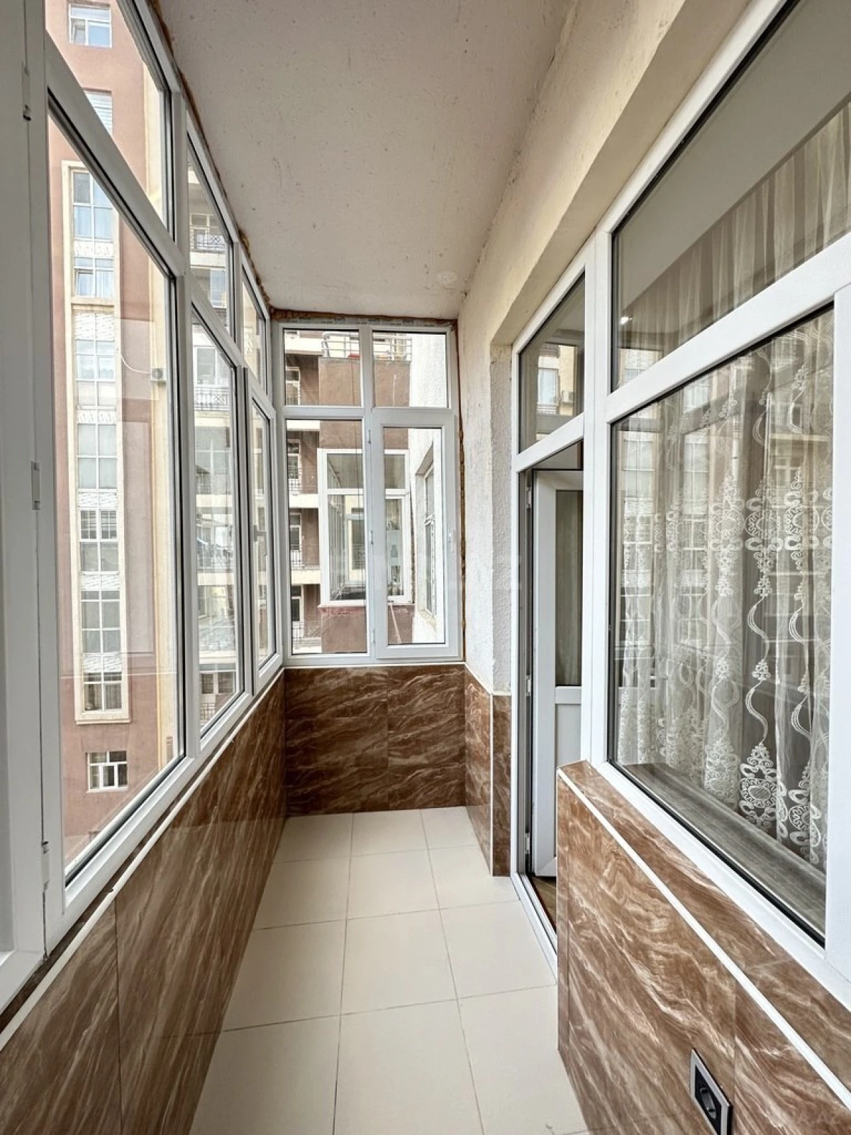 Satılır 2 otaqlı mənzil 82 m²