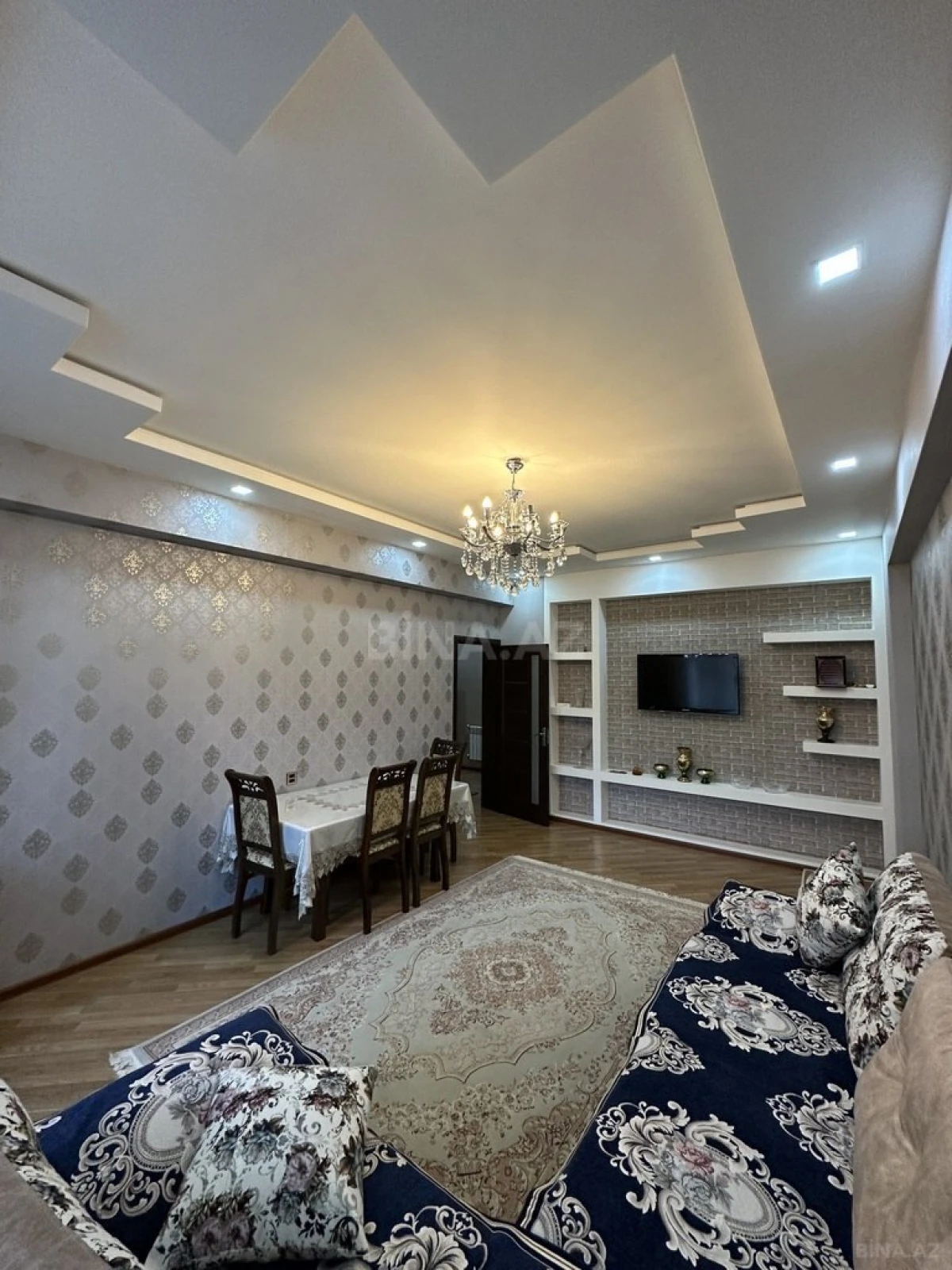 Satılır 2 otaqlı mənzil 82 m²