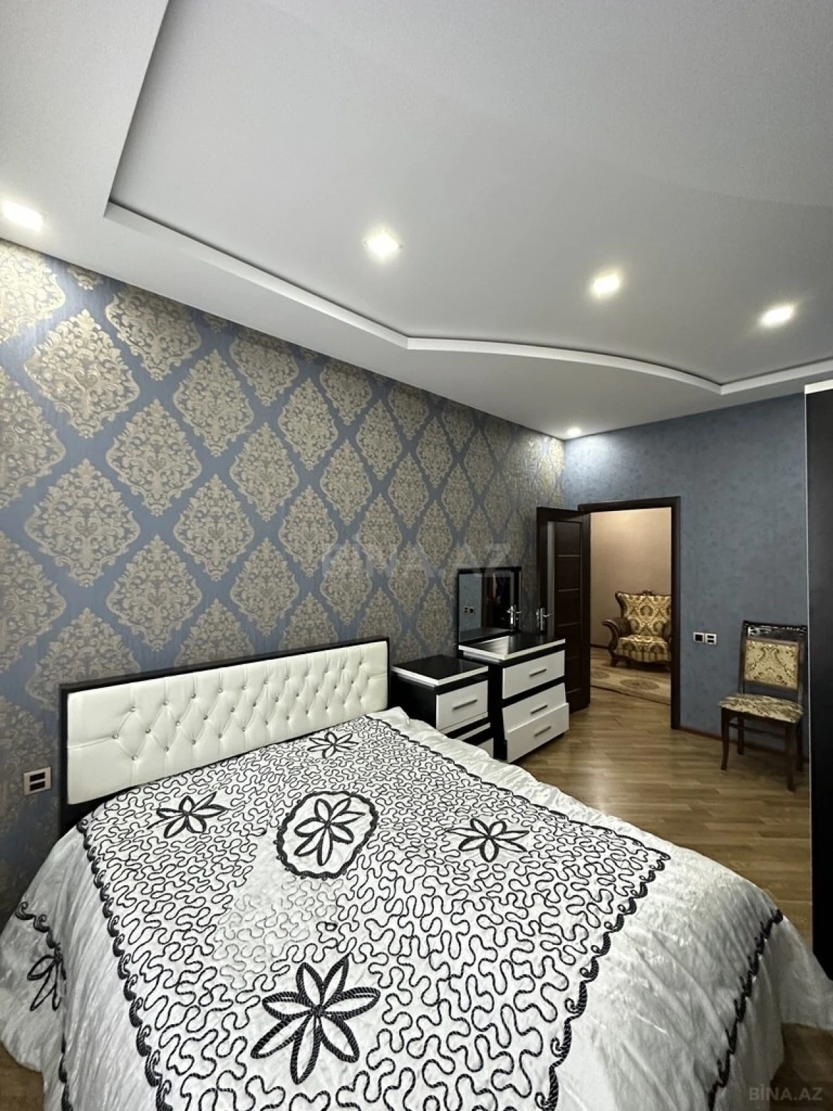 Satılır 2 otaqlı mənzil 82 m²