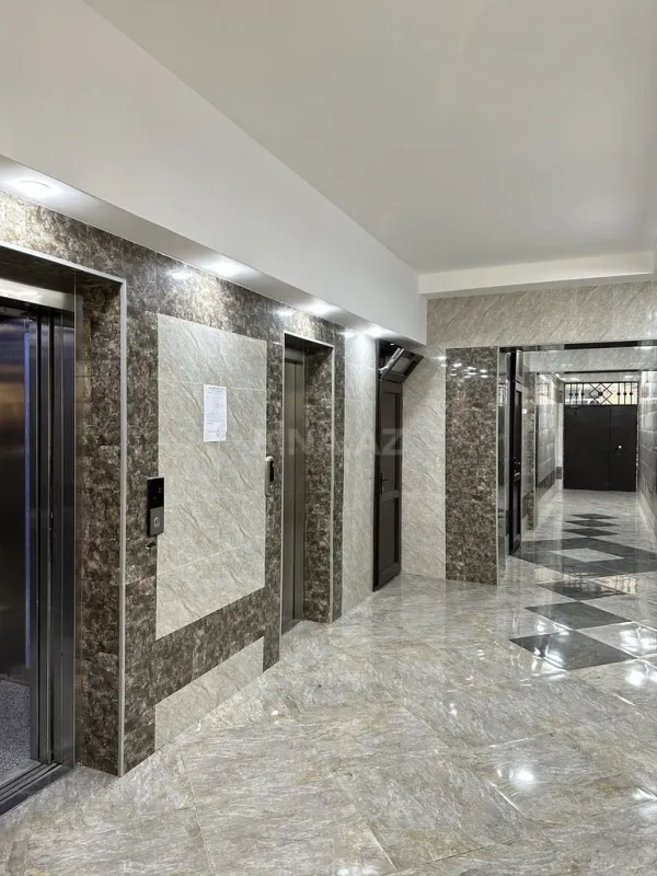 Satılır 2 otaqlı mənzil 82 m²