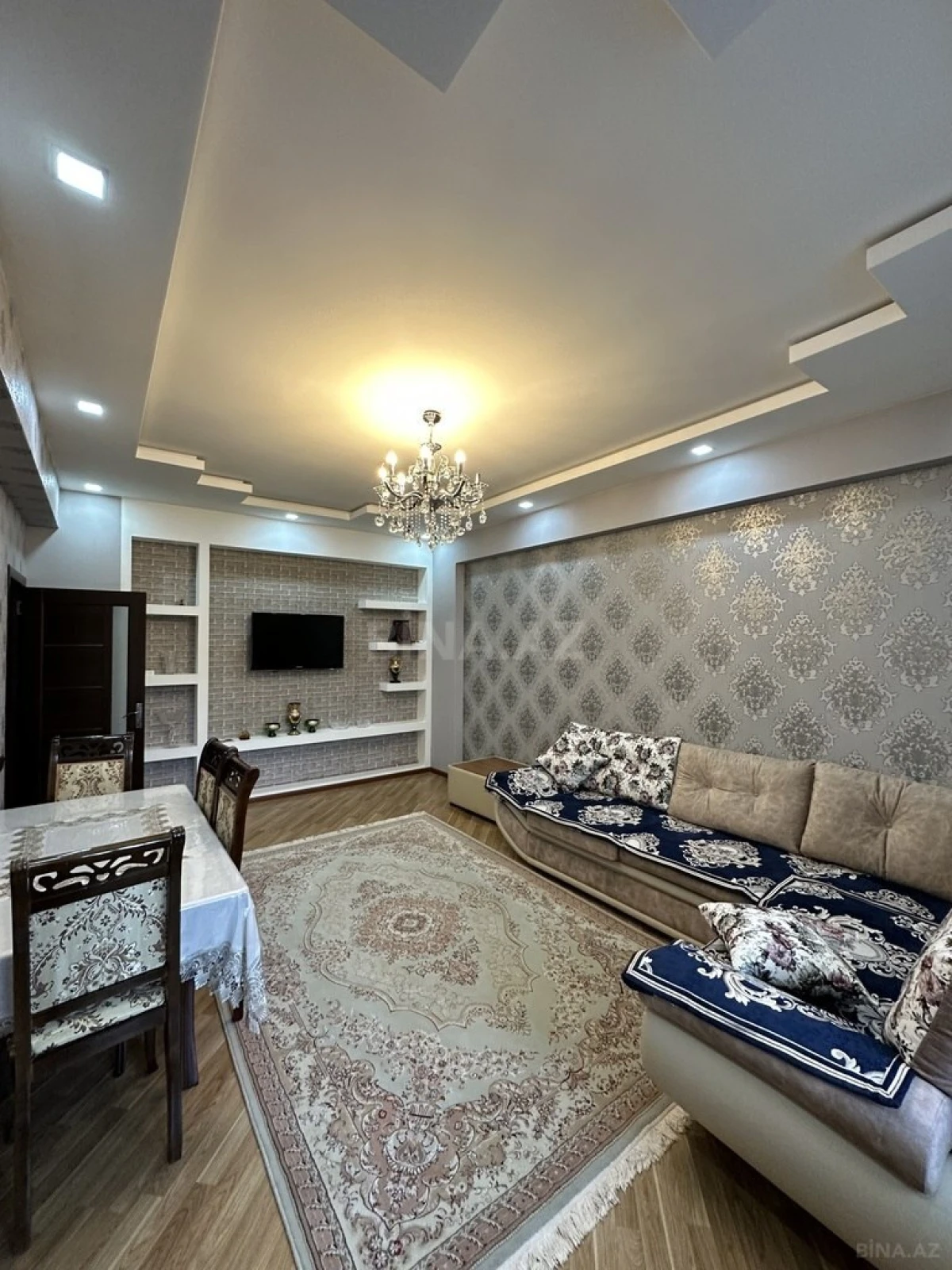 Satılır 2 otaqlı mənzil 82 m²